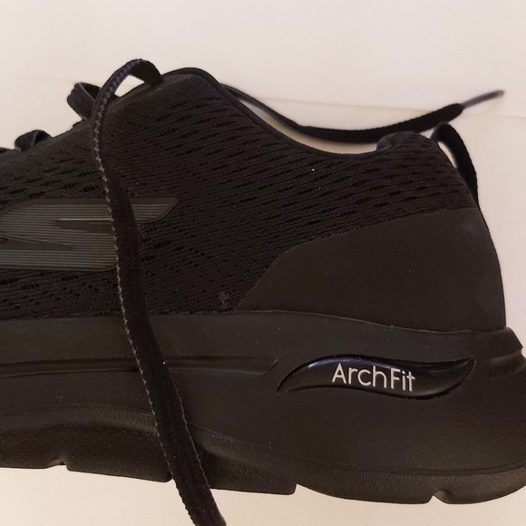 Skechers Men's Gowalk Arch Fit-Athletic Workout Walking Shoe - Picture 2 of 16